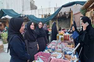 بازدید سرپرست شبکه بهداشت و درمان لامرد از بازارچه بانوان سرپرست خانوار و صنایع دستی به مناسبت هفته سلامت  سالمند 