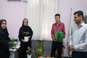 در راستای برنامه های هفته ملی جمعیت انجام شد؛ تجلیل از خانواده باشکوه ، کارکنان  شاغل در شبکه بهداشت ودرمان لامرد